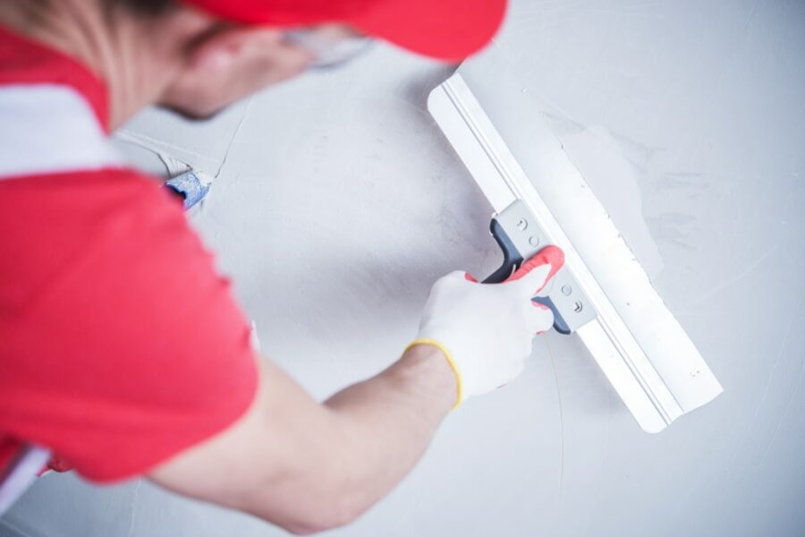 Should You Paint Your Own Home Interior or Hire a Professional? The Benefits of Hiring a Professional Painter