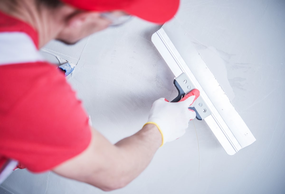 Should You Paint Your Own Home Interior or Hire a Professional? The Benefits of Hiring a Professional Painter